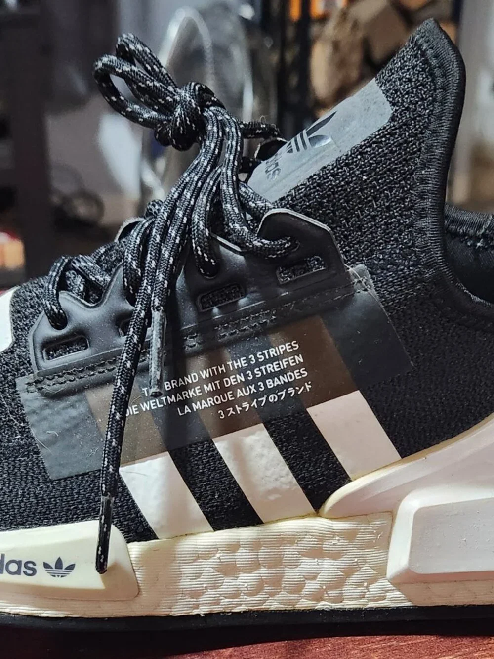 Adidas NMD R1 V2 Core Black White FV9021 Men’s Size 9 Good Condition